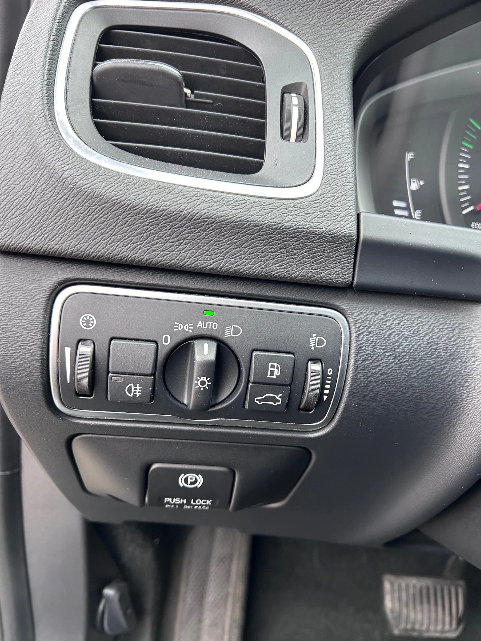 Volvo S60, снимка 15 - Автомобили и джипове - 54496111