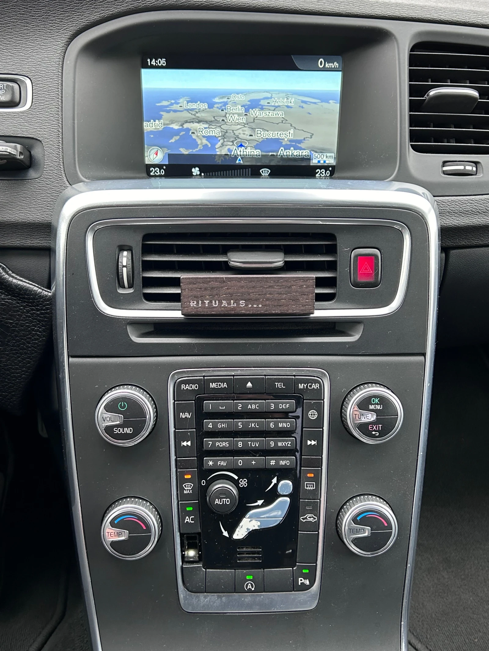 Volvo S60, снимка 16 - Автомобили и джипове - 54496111