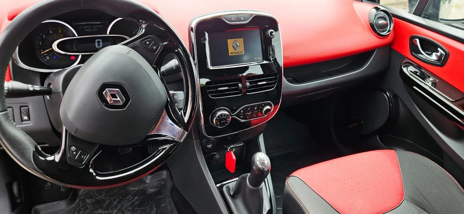 Renault Clio 1.5dci, снимка 10 - Автомобили и джипове - 54606158