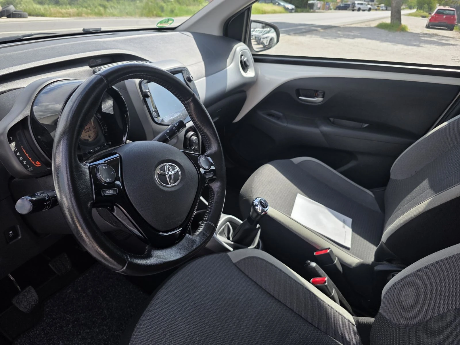 Toyota Aygo 1.0 VVT-i Камера| Автопилот| Подгрев, снимка 11 - Автомобили и джипове - 54652848