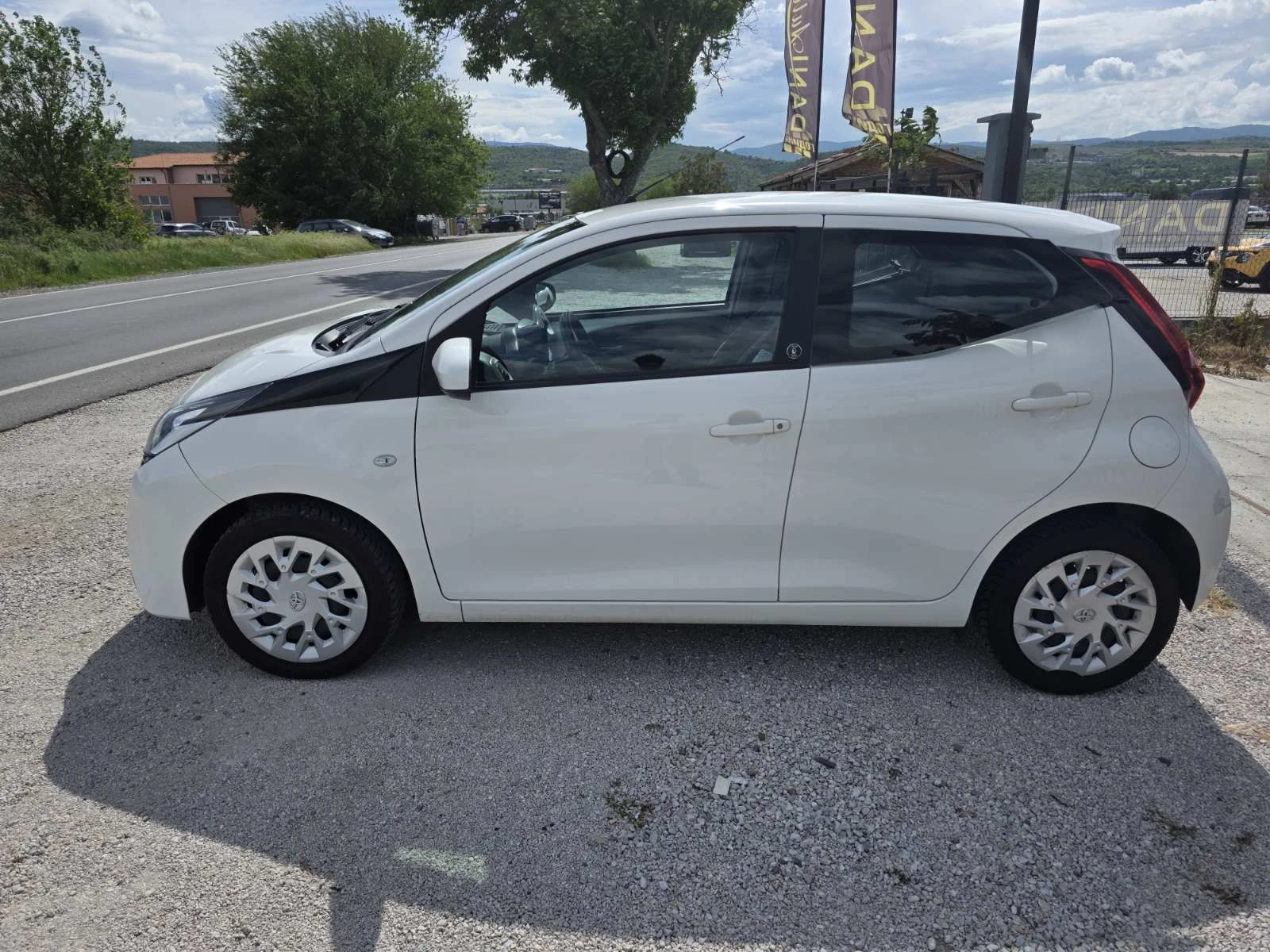 Toyota Aygo 1.0 VVT-i Камера| Автопилот| Подгрев, снимка 9 - Автомобили и джипове - 54652848