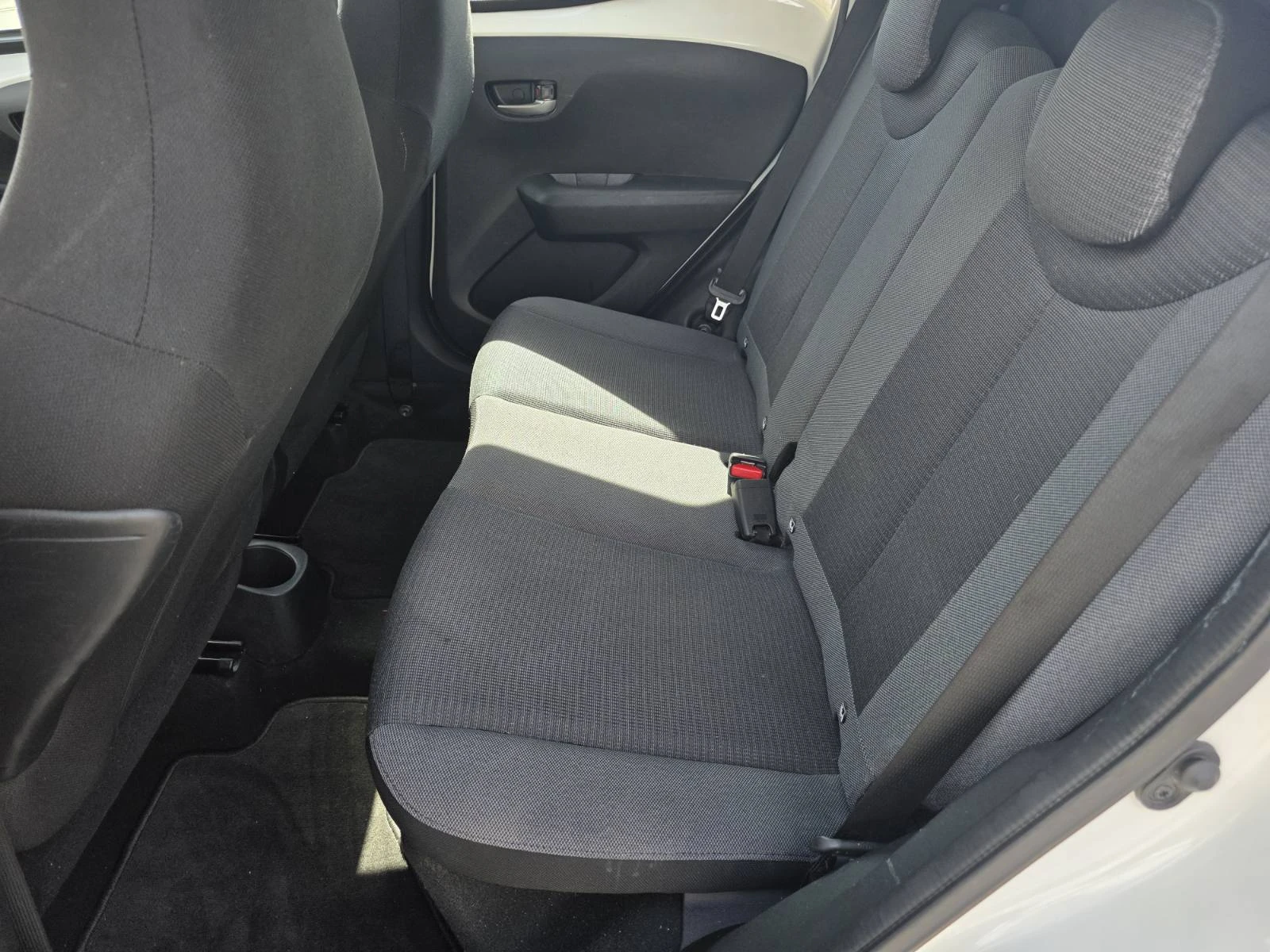 Toyota Aygo 1.0 VVT-i Камера| Автопилот| Подгрев, снимка 16 - Автомобили и джипове - 54652848