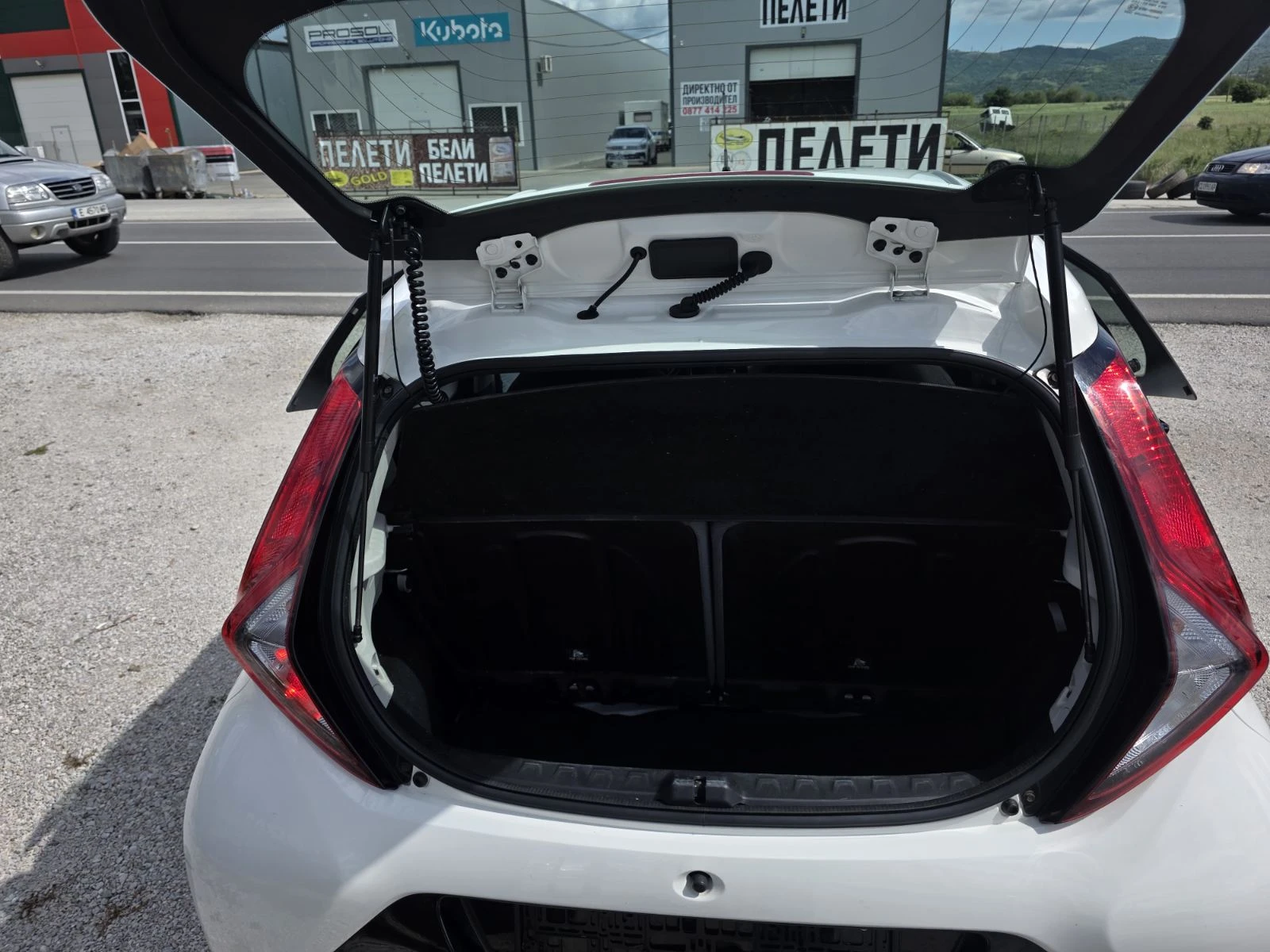 Toyota Aygo 1.0 VVT-i Камера| Автопилот| Подгрев, снимка 7 - Автомобили и джипове - 54652848