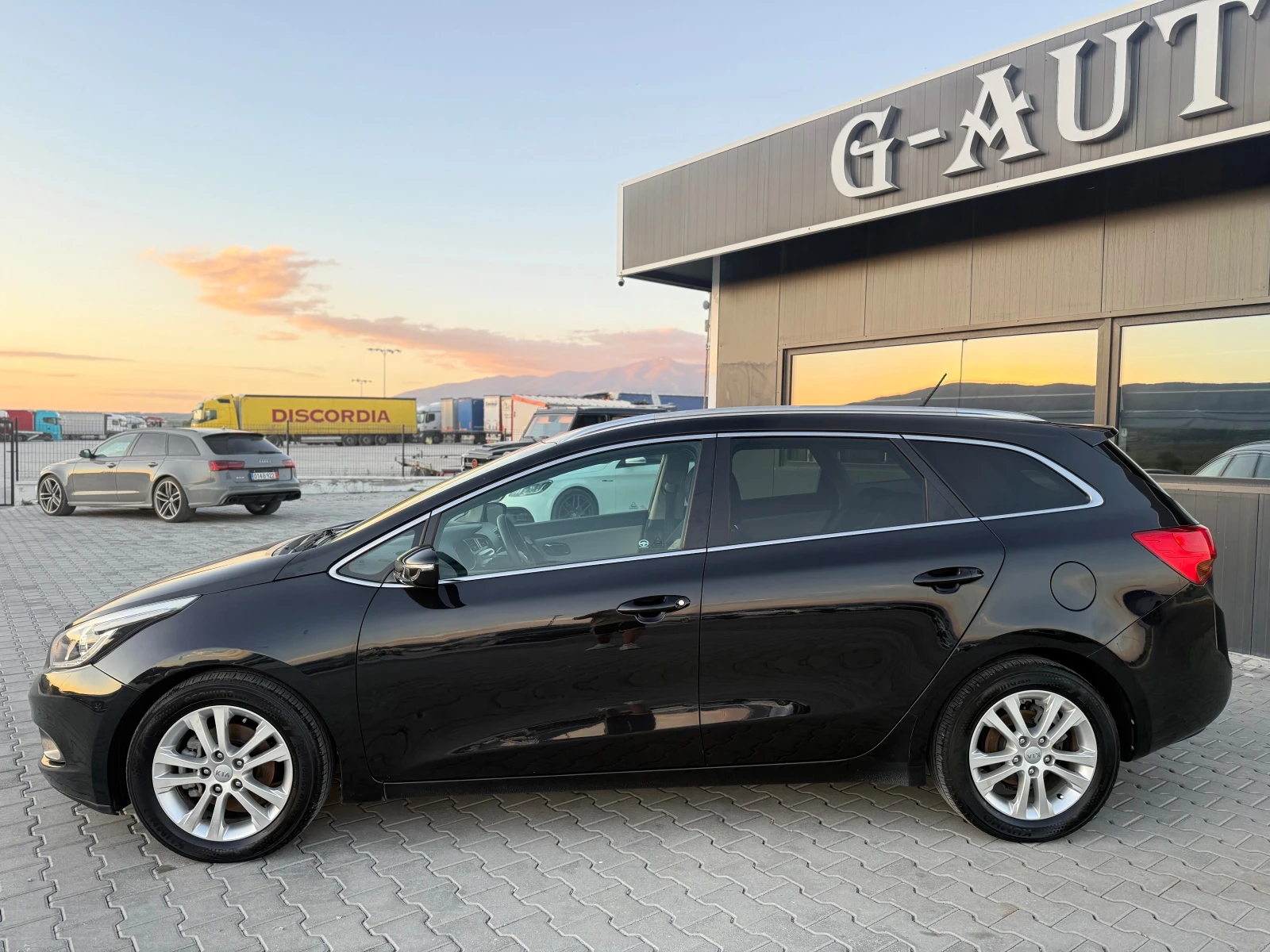 Kia Ceed 1.6 CRDI, снимка 8 - Автомобили и джипове - 54712265