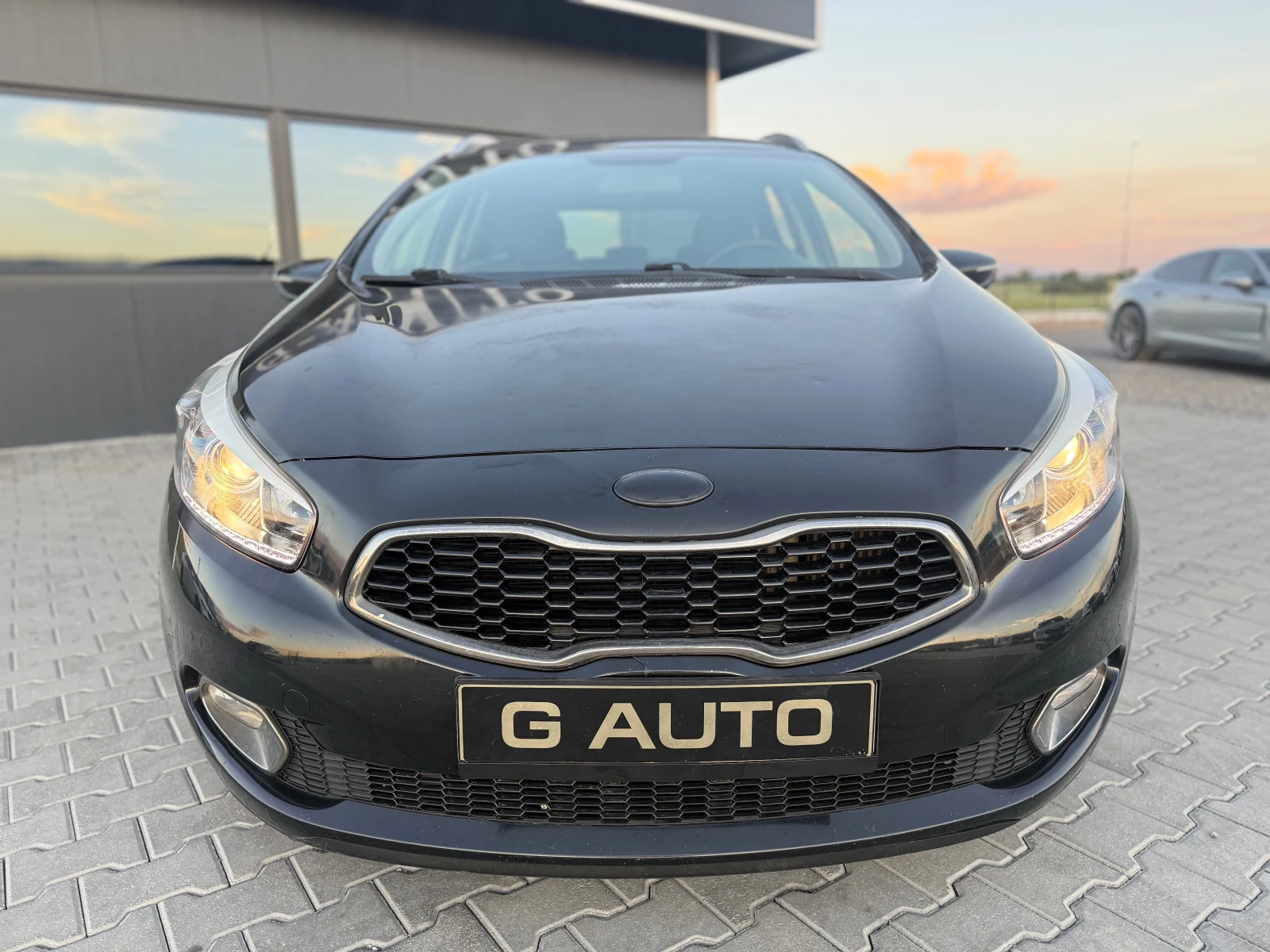 Kia Ceed 1.6 CRDI, снимка 2 - Автомобили и джипове - 54712265