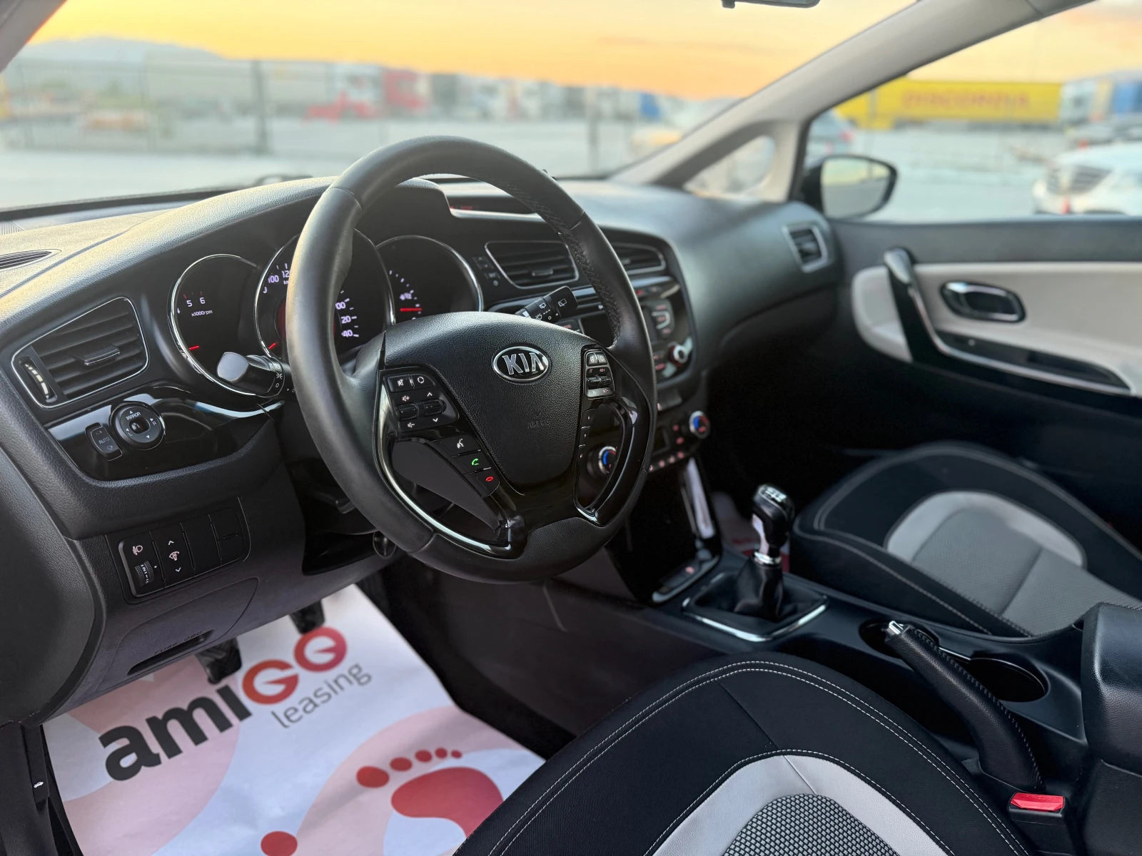 Kia Ceed 1.6 CRDI, снимка 11 - Автомобили и джипове - 54712265