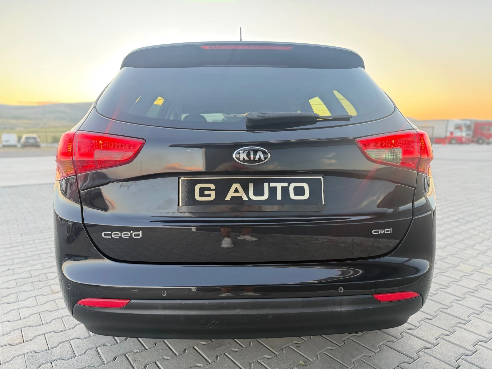Kia Ceed 1.6 CRDI, снимка 6 - Автомобили и джипове - 54712265