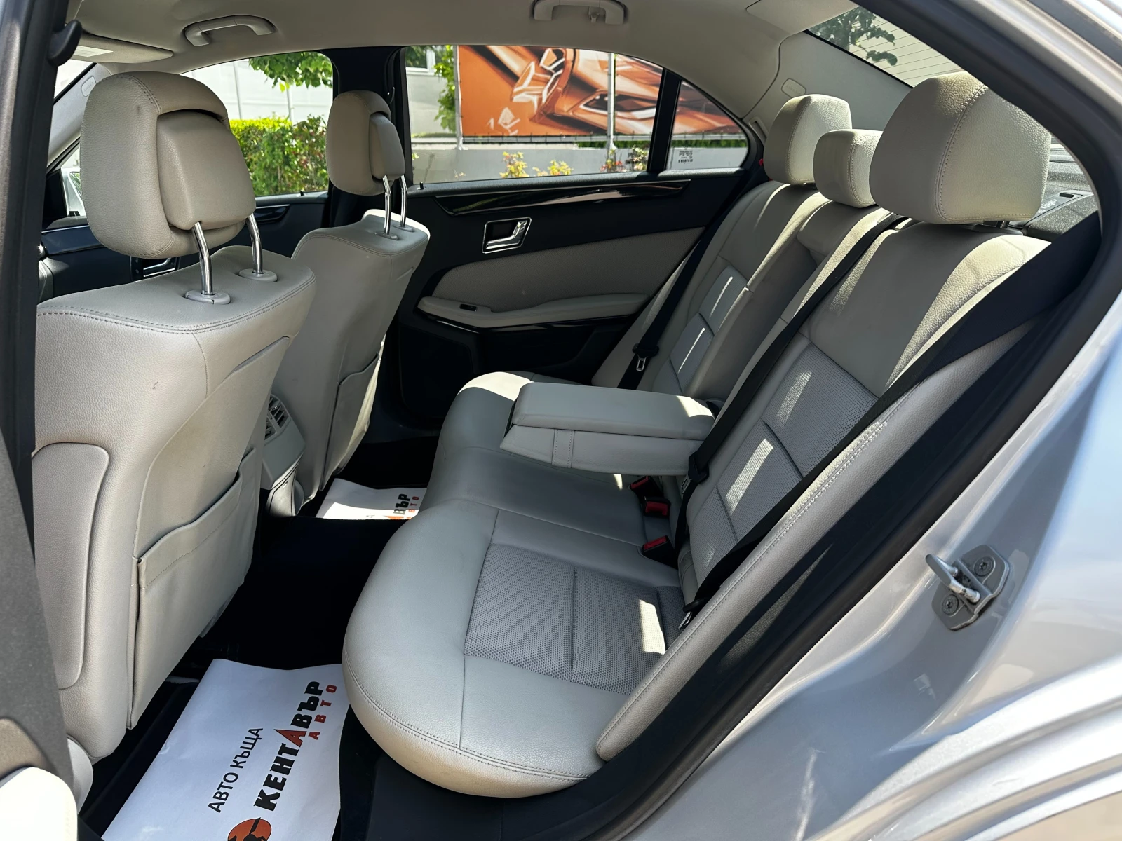 Mercedes-Benz E 350 4Matic/Avantgard/ГАРАНЦИЯ, снимка 10 - Автомобили и джипове - 54836112