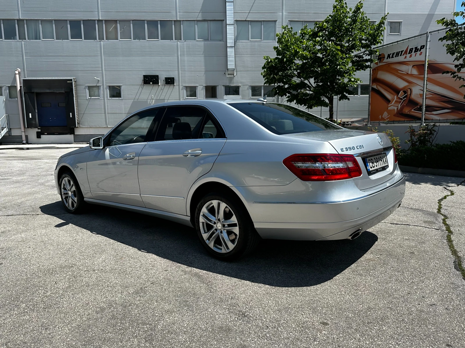 Mercedes-Benz E 350 4Matic/Avantgard/ГАРАНЦИЯ, снимка 3 - Автомобили и джипове - 54836112