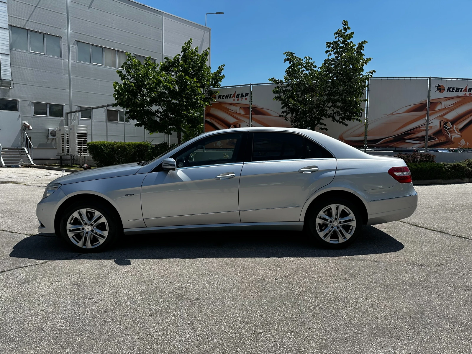 Mercedes-Benz E 350 4Matic/Avantgard/ГАРАНЦИЯ, снимка 2 - Автомобили и джипове - 54836112