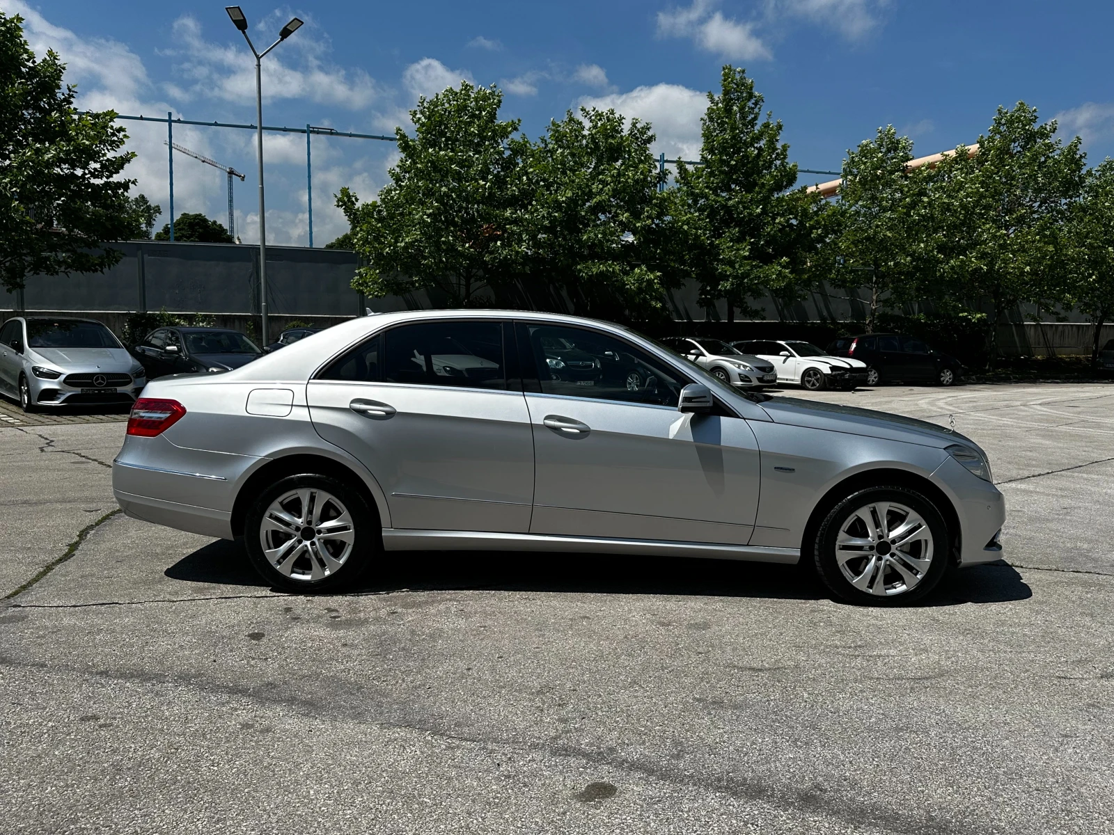 Mercedes-Benz E 350 4Matic/Avantgard/ГАРАНЦИЯ, снимка 5 - Автомобили и джипове - 54836112