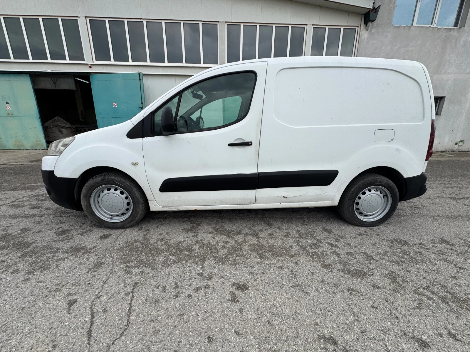 Peugeot Partner HDI, снимка 4 - Автомобили и джипове - 55215759