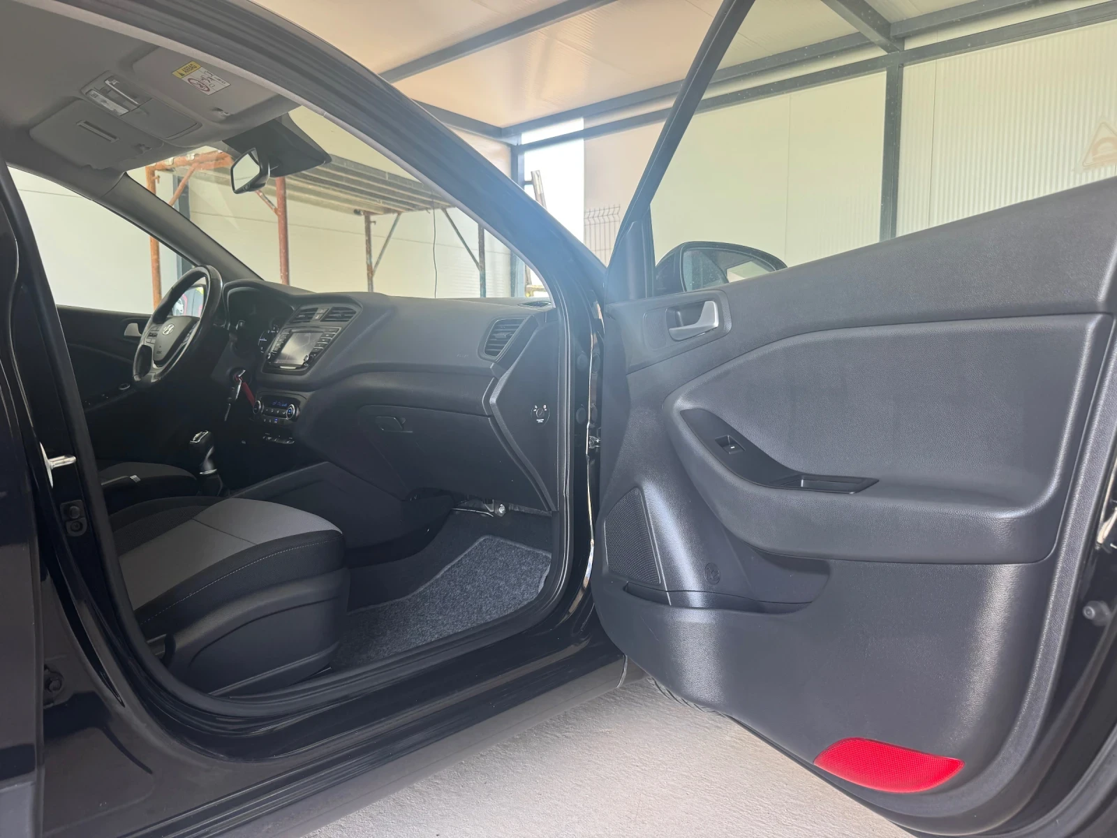 Hyundai I20 1.1CRDI FULL EKSTRA, снимка 13 - Автомобили и джипове - 56011302