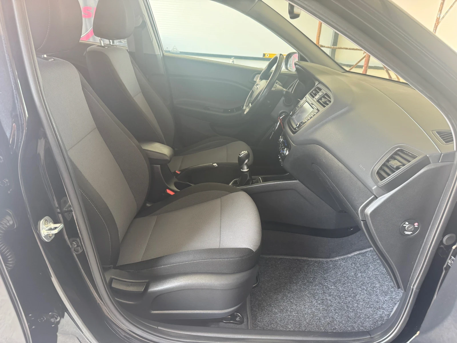 Hyundai I20 1.1CRDI FULL EKSTRA, снимка 12 - Автомобили и джипове - 56011302