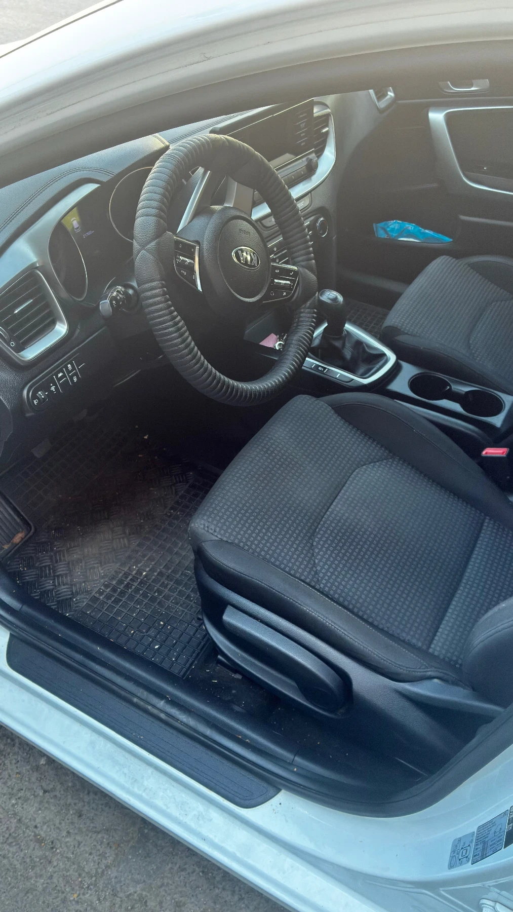 Kia Ceed 1.0 tgi , снимка 8 - Автомобили и джипове - 56151354