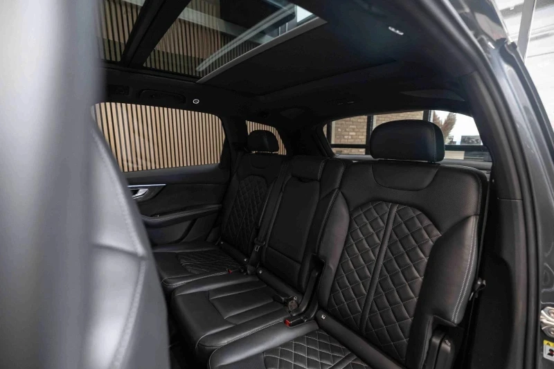 Audi SQ7 TDI* CERAMIC* DISTR* 360 CAM* PANO* BOSE* KEYLESS*, снимка 9 - Автомобили и джипове - 51759784