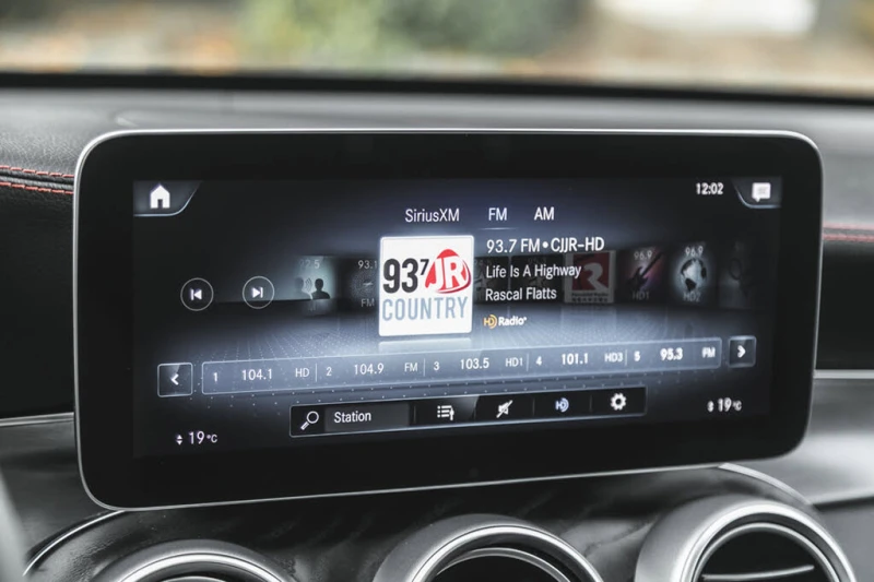 Mercedes-Benz GLC 300 4matic * CARFAX * АвтоКредит * (ЦЕНА ДО БГ), снимка 17 - Автомобили и джипове - 53251762