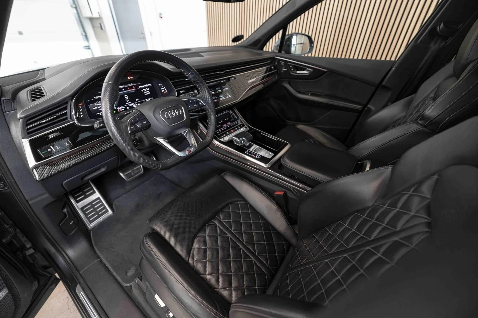 Audi SQ7 TDI* CERAMIC* DISTR* 360 CAM* PANO* BOSE* KEYLESS* - изображение 6