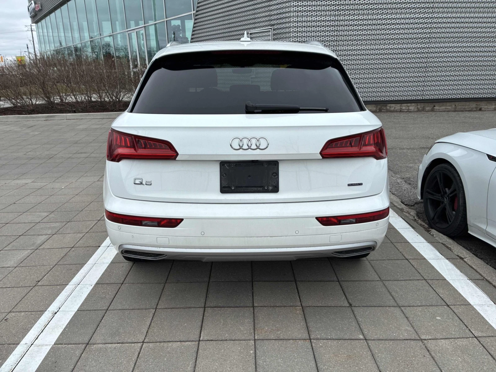 Audi Q5 2.0L TFSI QUATTRO , снимка 2 - Автомобили и джипове - 52992112