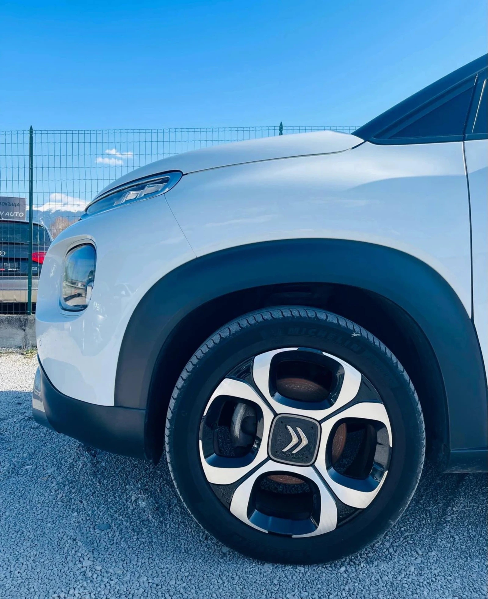 Citroen C3 Aircross 1.2 PureTech * Кожа* Камера 360* Сервизна книжка* , снимка 15 - Автомобили и джипове - 53433551