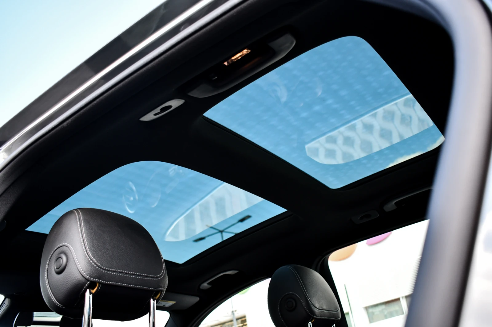 Mercedes-Benz GLC 350 AIRMATIC+ Distronic plus+ OFFROAD+ 4 Matic, снимка 10 - Автомобили и джипове - 54196703