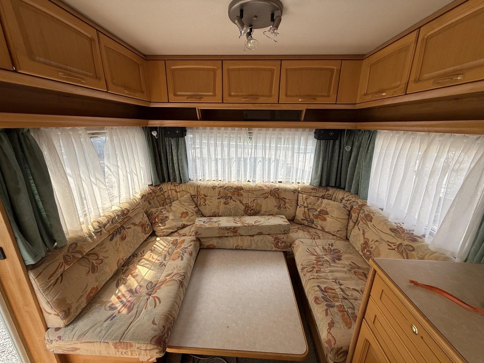 Каравана Knaus Azure, снимка 12 - Каравани и кемпери - 55486247