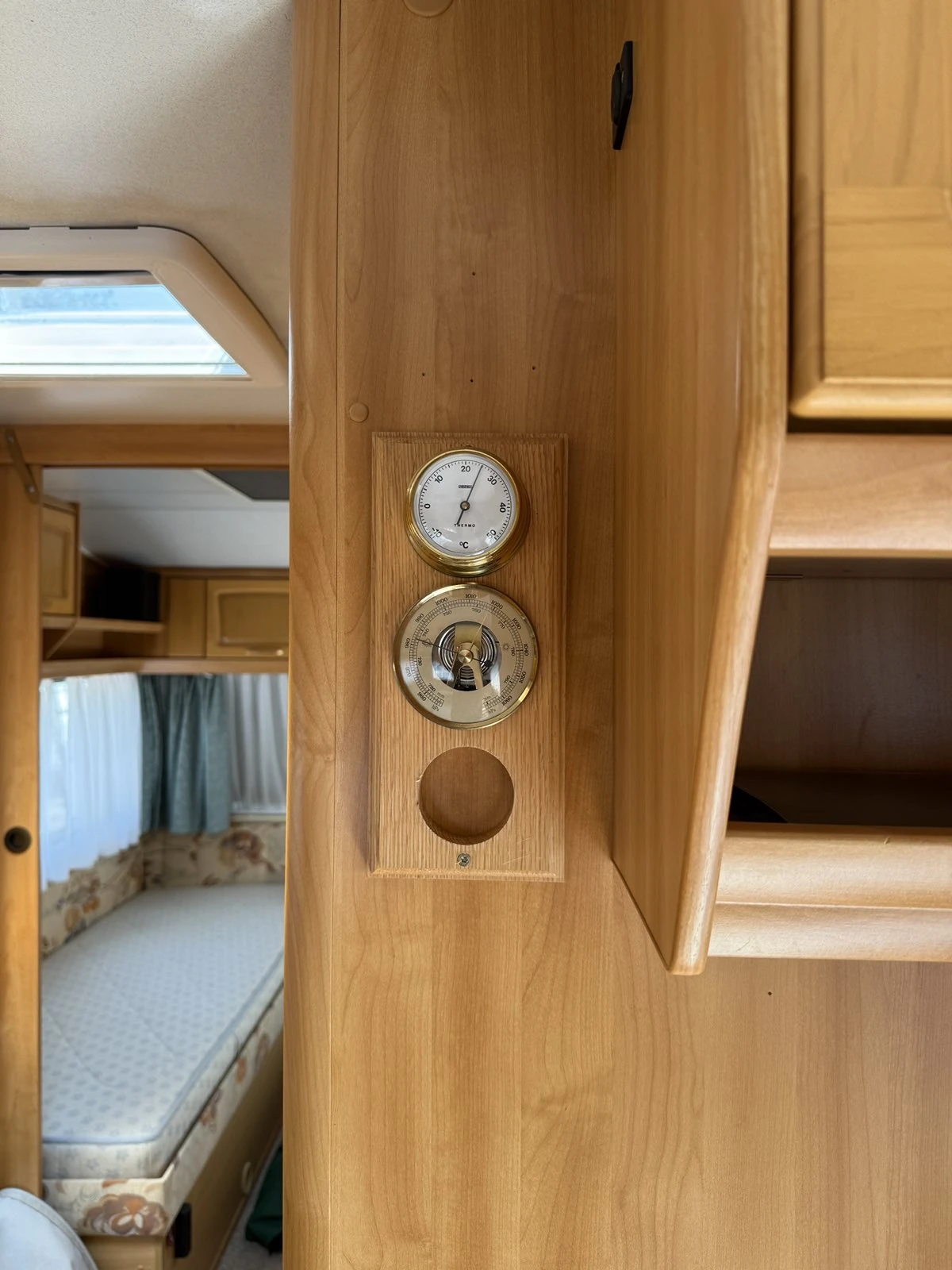 Каравана Knaus Azure, снимка 16 - Каравани и кемпери - 55486247