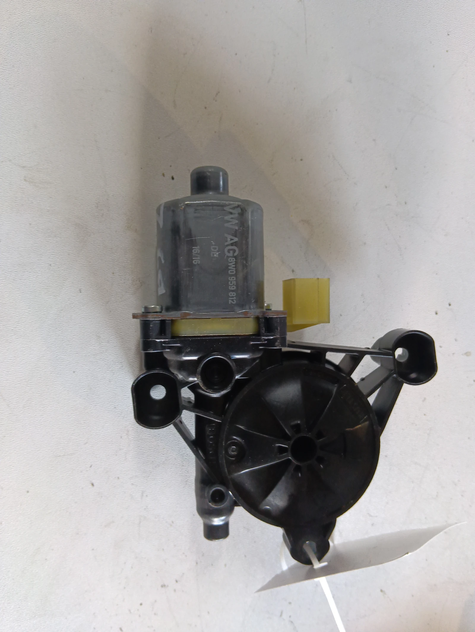 ел.машинка за задно дясно 8W0959812 Audi A4