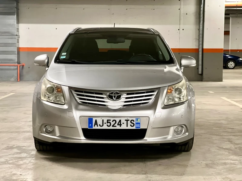 Toyota Avensis 2.0d4d-лизинг през Уникредит , снимка 2 - Автомобили и джипове - 48948468