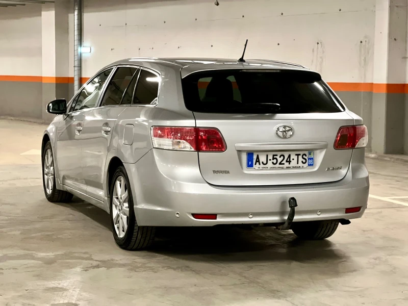 Toyota Avensis 2.0d4d-лизинг през Уникредит , снимка 6 - Автомобили и джипове - 48948468