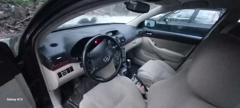 Toyota Avensis, снимка 11 - Автомобили и джипове - 49300041