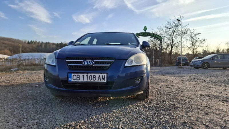 Kia Ceed 1.6, снимка 2 - Автомобили и джипове - 49592193