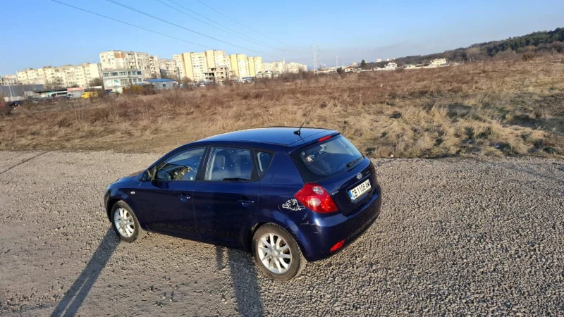 Kia Ceed 1.6, снимка 5 - Автомобили и джипове - 49592193