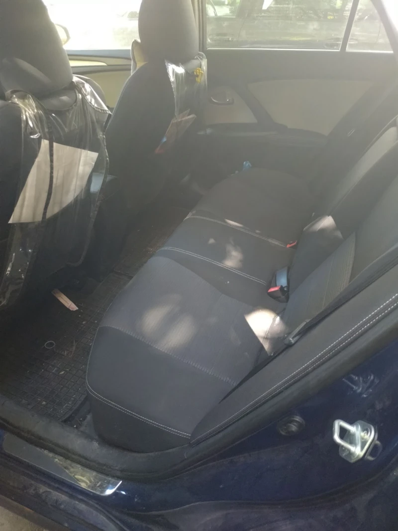 Toyota Avensis 1.8 VVTI, снимка 9 - Автомобили и джипове - 51968972