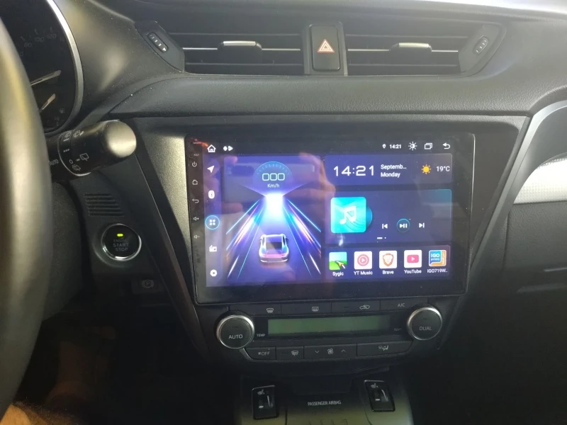 Toyota Avensis 1.8 VVTI, снимка 6 - Автомобили и джипове - 51968972