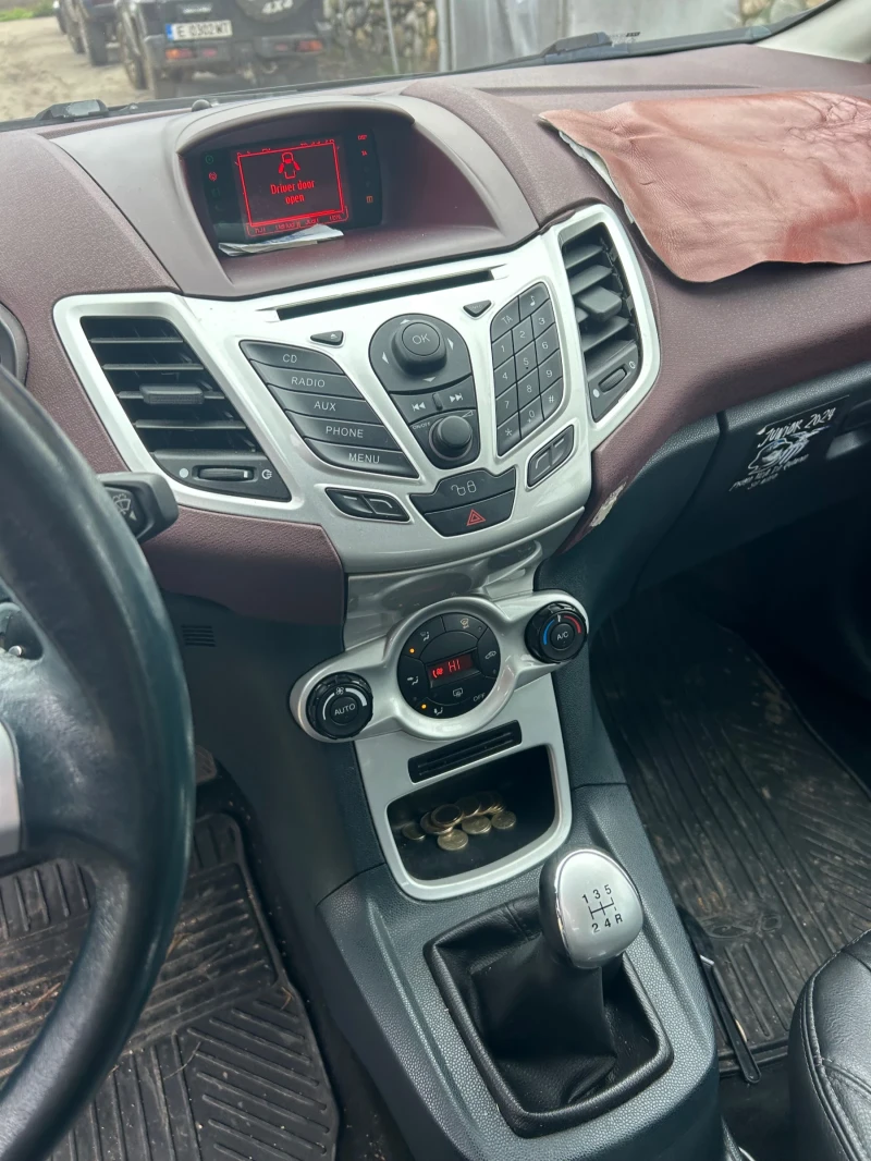 Ford Fiesta 1.6 ДИЗЕЛ, снимка 7 - Автомобили и джипове - 52624397