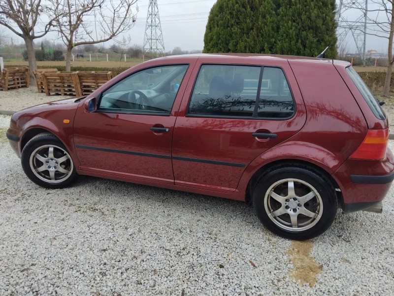 VW Golf 1.6//БЕНЗИН//, снимка 11 - Автомобили и джипове - 52938198