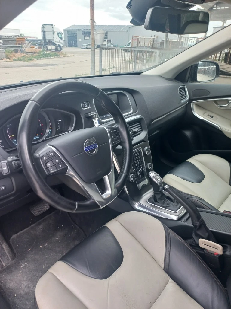 Volvo V40 Cross Country 2.4 - изображение 5