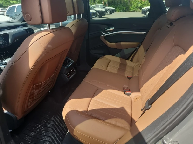 Audi E-Tron Progressiv, снимка 12 - Автомобили и джипове - 54964423