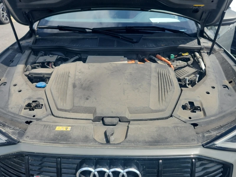 Audi E-Tron Progressiv, снимка 14 - Автомобили и джипове - 54964423