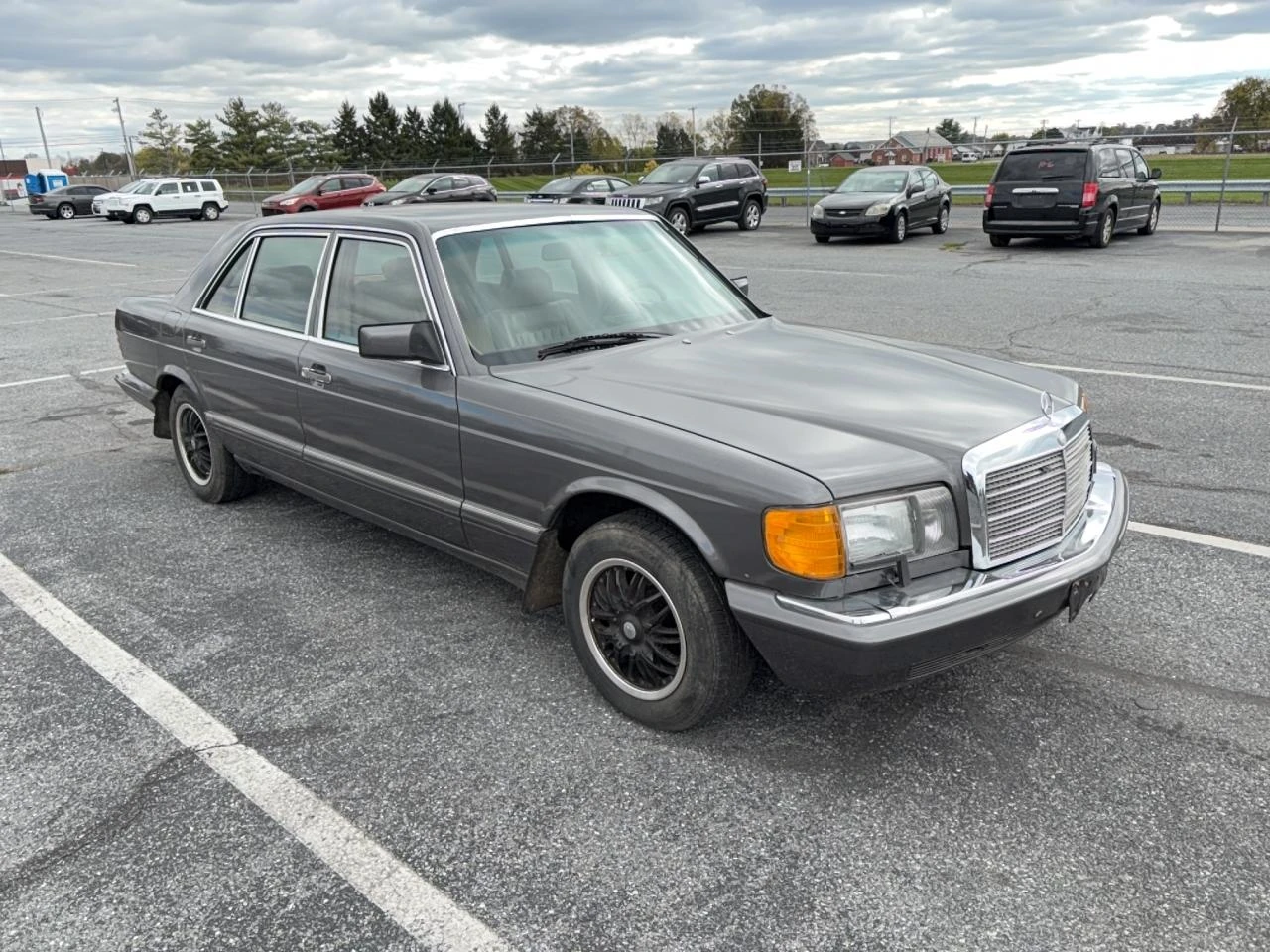Mercedes-Benz 560 SEL, снимка 1