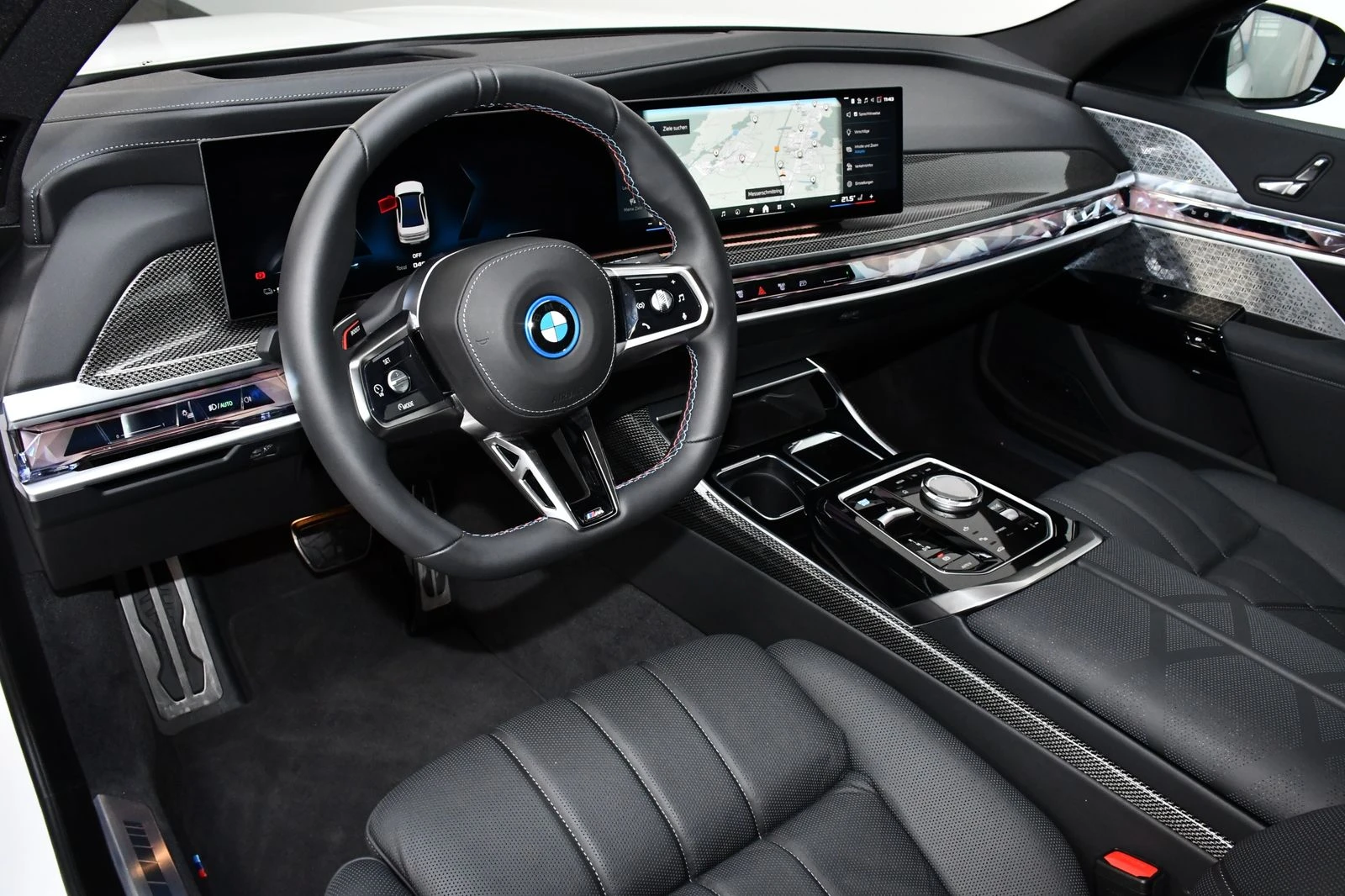 BMW i7 M70/ xDrive/ THEATRE SCREEN/EXECUTIVE LOUNGE/ B&W/ - изображение 9