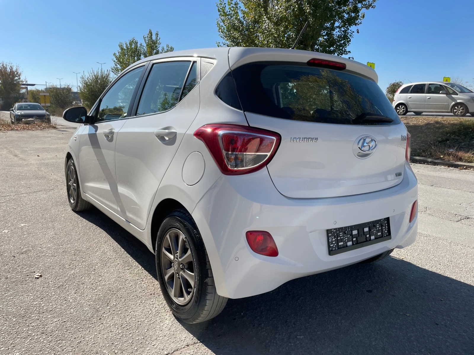 Hyundai I10 1.25 АВТОМАТ - изображение 4