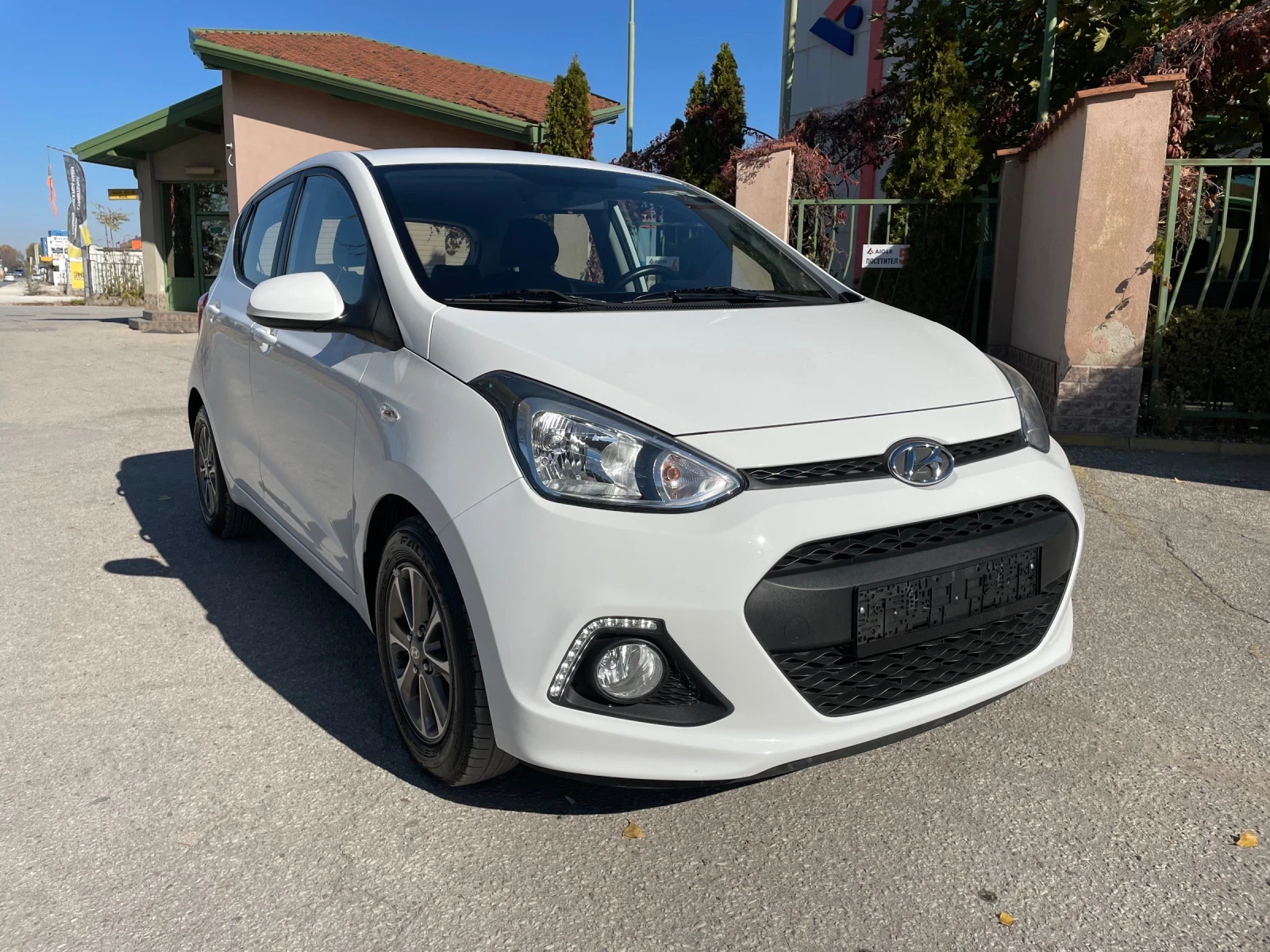 Hyundai I10 1.25 АВТОМАТ - изображение 2