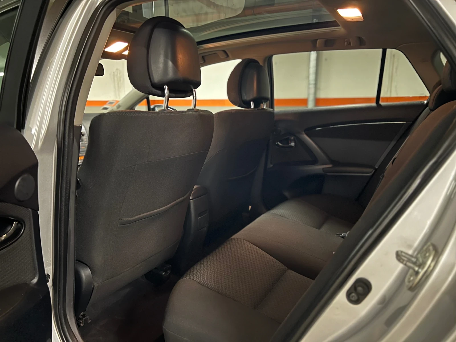 Toyota Avensis 2.0d4d-лизинг през Уникредит  | Mobile.bg — изображение 14