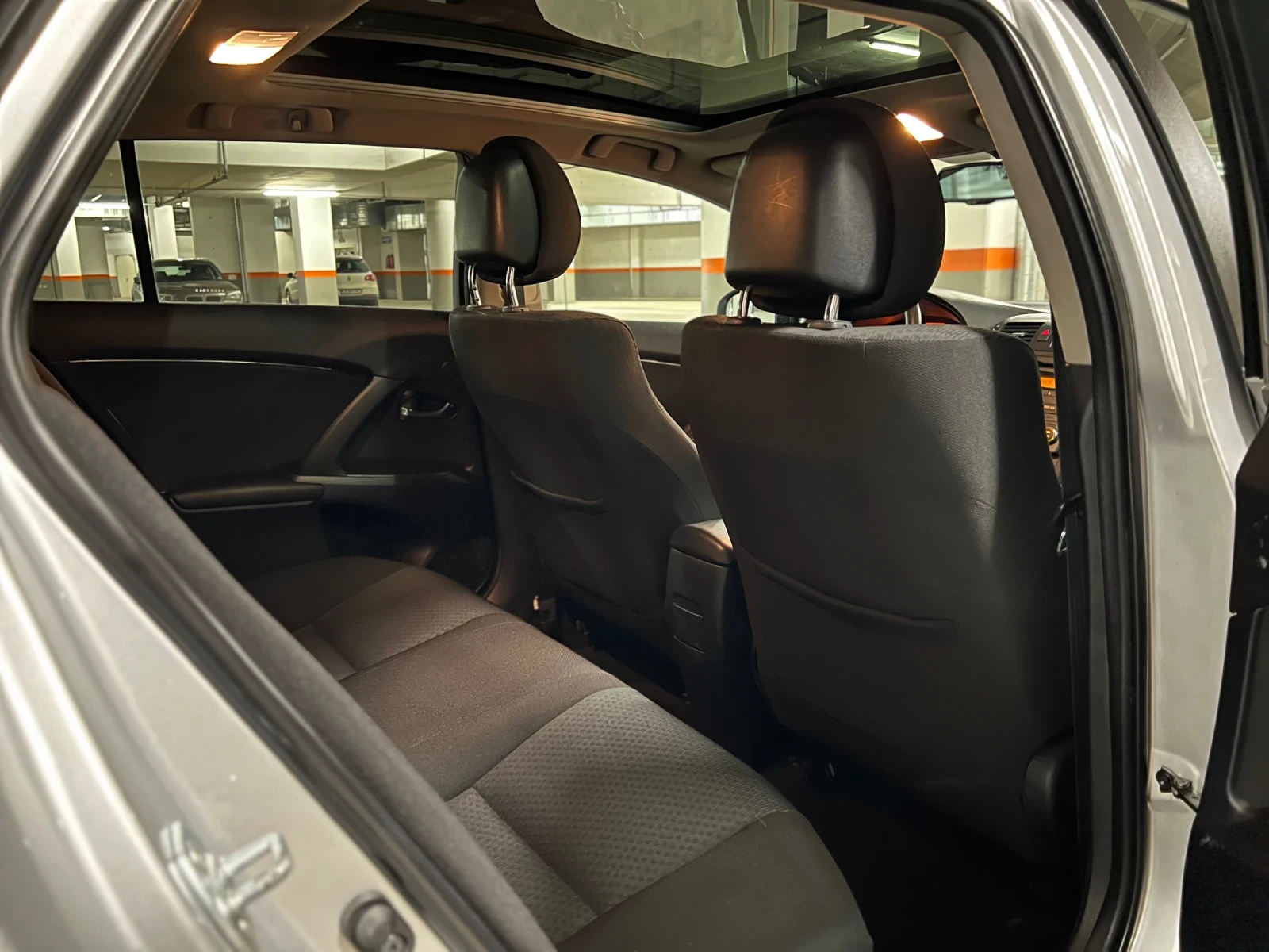 Toyota Avensis 2.0d4d-лизинг през Уникредит  | Mobile.bg — изображение 13