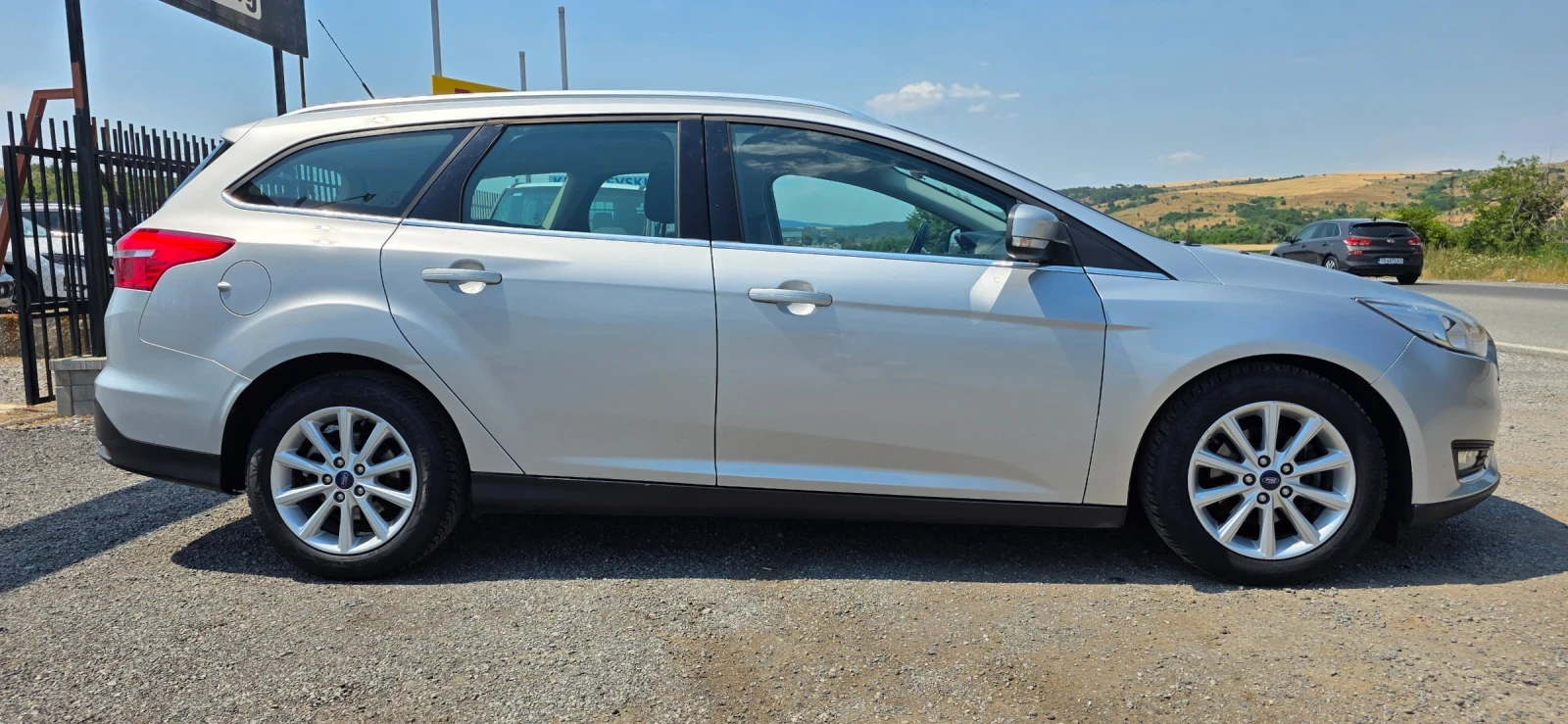 Ford Focus 1.5 Tdci-Titanium-Automato-120hp - изображение 4
