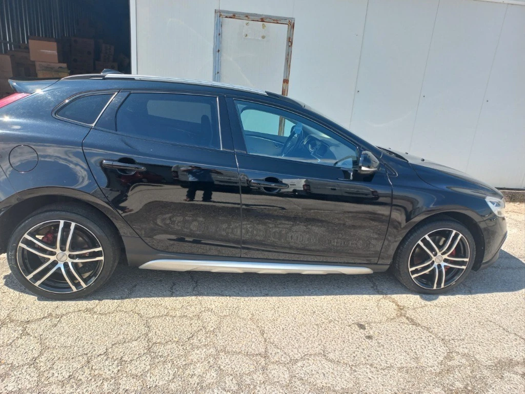 Volvo V40 Cross Country 2.4 - изображение 3