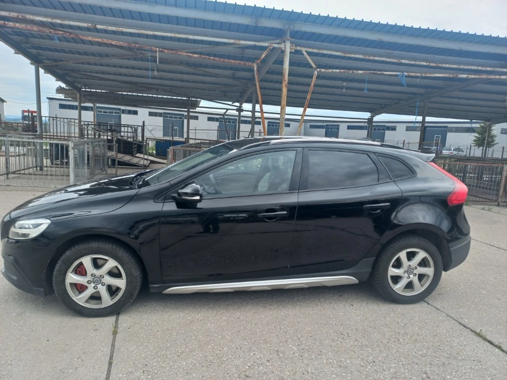 Volvo V40 Cross Country 2.4 - изображение 6