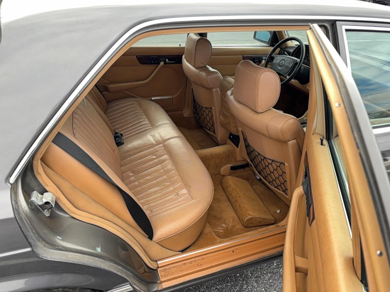 Mercedes-Benz 560 SEL - изображение 8